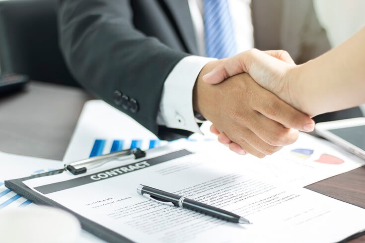 Política para la Contratación con Clientes